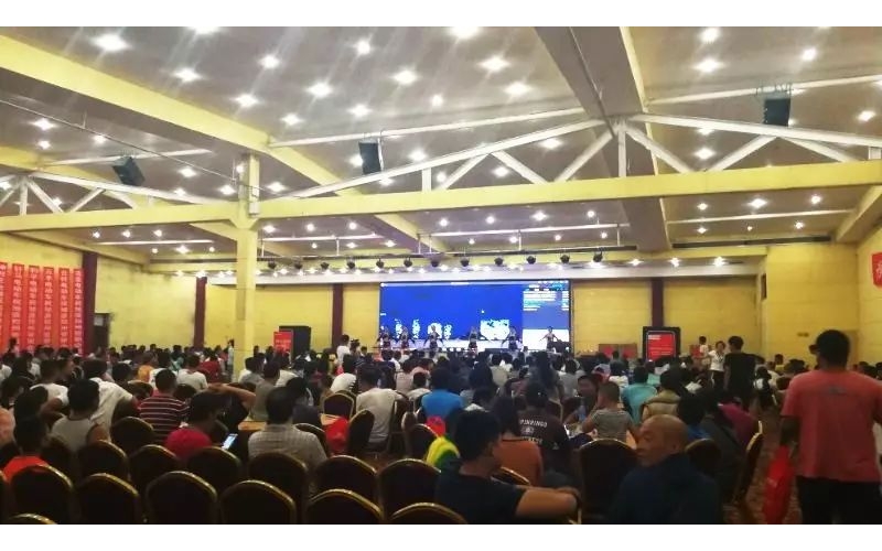 鄭州客戶答謝會太火爆!近1000人參會！半個小時訂貨突破1萬組！